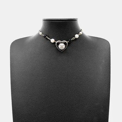 Pre-owned Chanel Pearl Embellished Heart Gold Tone Metal Choker In Multicolor