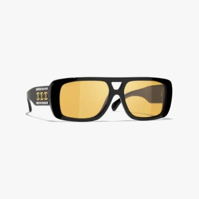 Chanel Pilot Sunglasses In Black