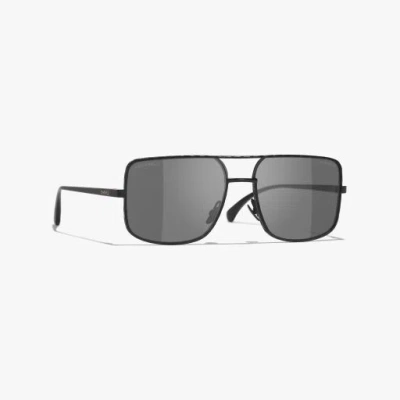 Chanel Pilot Sunglasses In Black