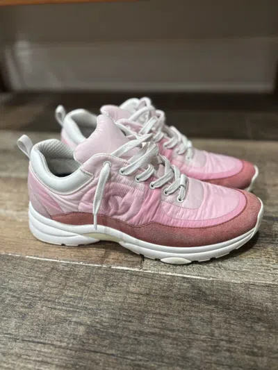 Pre-owned Chanel Pink And White Cc Runners Shoes