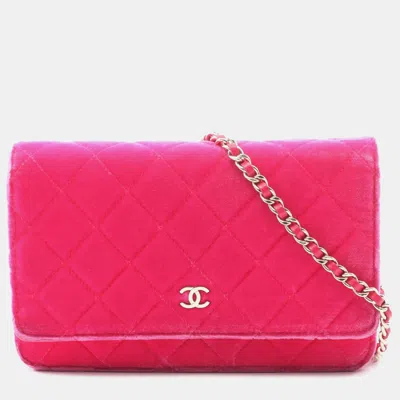 Pre-owned Chanel Pink Cc Quilted Velvet Wallet On Chain