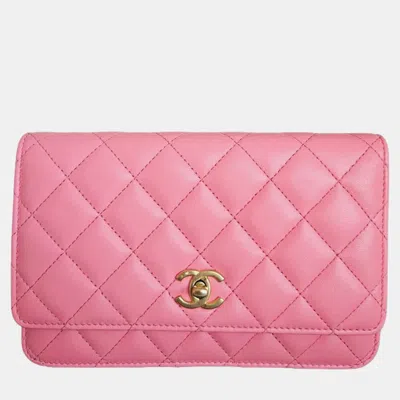Pre-owned Chanel Pink Lambskin Quilted Cc Pearl Crush Wallet On Chain