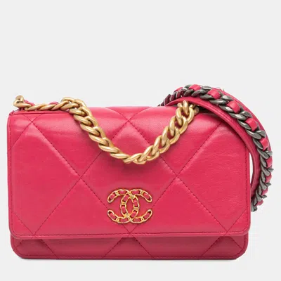 Pre-owned Chanel Pink Quilted Lambskin 19 Wallet On Chain