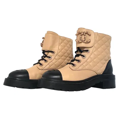 Pre-owned Chanel Quilted Cc Chain Logo Lambskin Calfskin Cap Toe Combat Short Boots 37 In Sand