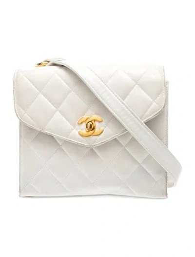 Pre-owned Chanel Quilted Cc Flap Bag In White