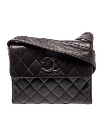 Pre-owned Chanel Quilted Cc Messenger Bag In Black