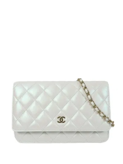 Pre-owned Chanel Quilted Cc Shoulder Bag In White