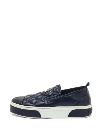 Pre-owned Chanel Quilted Cc Sneakers In Blue
