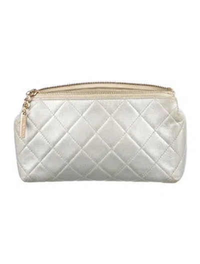 Pre-owned Chanel Quilted Cosmetic Pouch In Silver