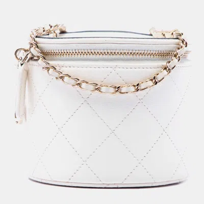 Pre-owned Chanel Quilted Lambskin Chain And Charm Vanity Case White Lambskin Leather Crossbody Bag