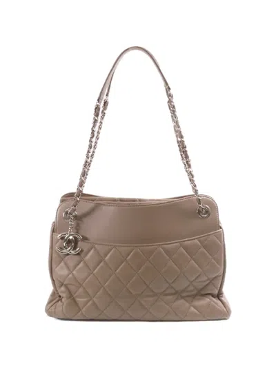 Pre-owned Chanel Quilted Leather Chain Tote Bag In Neutrals