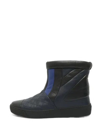Pre-owned Chanel Quilted Panelled Snow Boots In Black