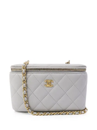 Pre-owned Chanel Quilted Shoulder Bag In Gray
