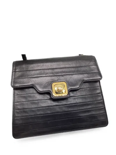 Pre-owned Chanel Quilted Trapeze Shoulder Bag In 黑色