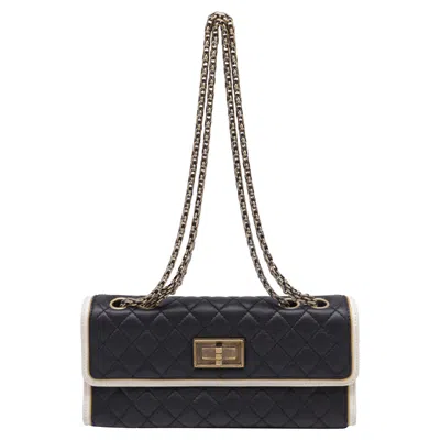 Pre-owned Chanel Quilted Twist-lock Chain Shoulder Bag In Black Leather