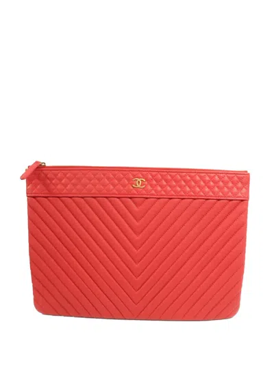 Pre-owned Chanel Quilted-texture Cc-logo Clutch Bag In Red
