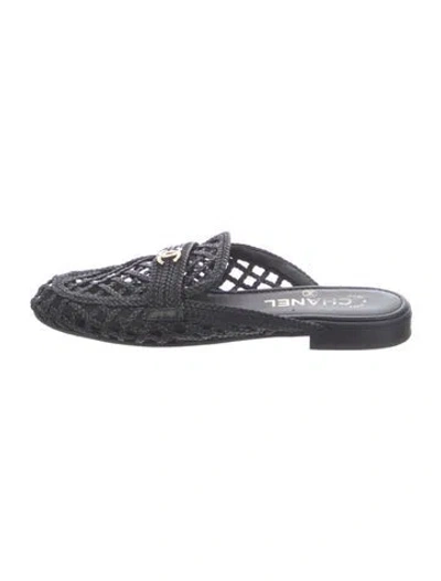 Pre-owned Chanel Raffia Patterned Mules In Black
