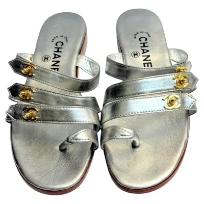 Pre-owned Chanel Rare  Silver Metallic Lambskin Cc Turnlock Sandals