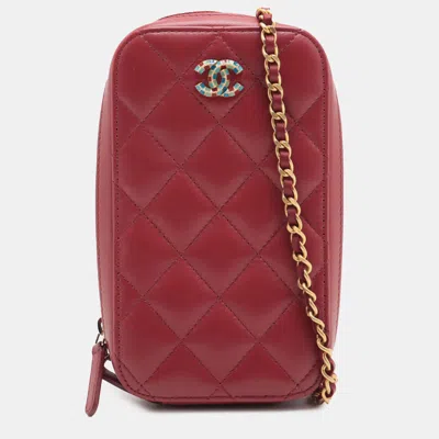 Pre-owned Chanel Red Cc Quilted Lambskin Zip Phone Case