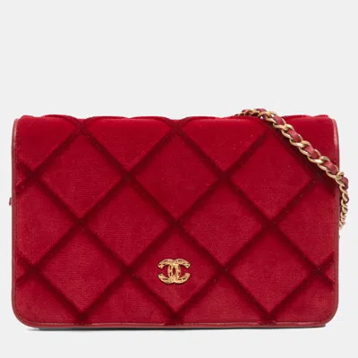 Pre-owned Chanel Red Cc Quilted Velvet Wallet On Chain