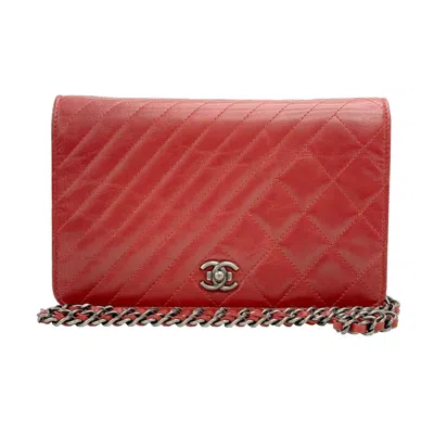 Pre-owned Chanel Red Color Leather Shoulder Bag ()