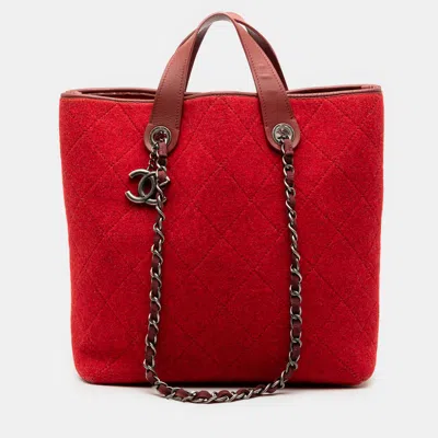 Pre-owned Chanel Red Medium Cc Quilted Felt Pop Tote