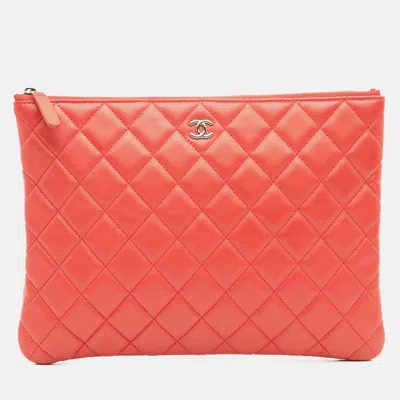 Pre-owned Chanel Red Medium Quilted Lambskin O Case Clutch