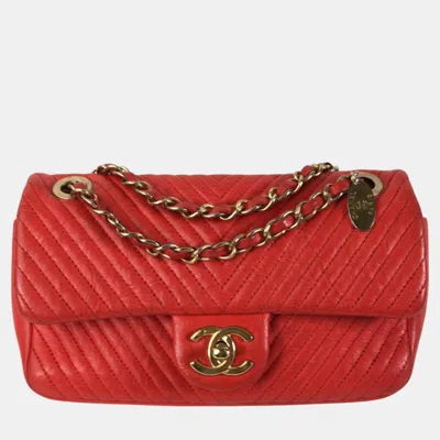 Pre-owned Chanel Red Medium Wrinkled Calfskin Quilted Chevron Medallion Charm Surpique Flap