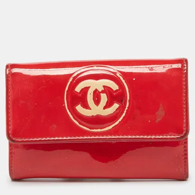 Pre-owned Chanel Red Patent Leather Cc Compact Wallet