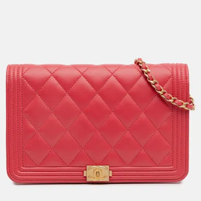 Pre-owned Chanel Red Quilted Caviar Boy Wallet On Chain