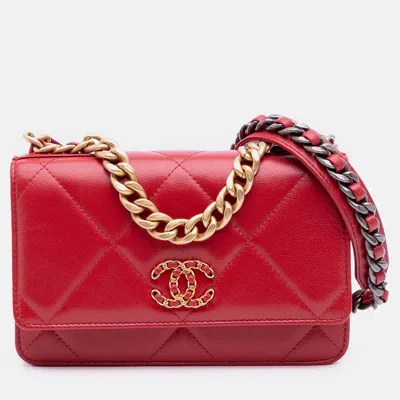 Pre-owned Chanel Red Quilted Goatskin 19 Wallet On Chain