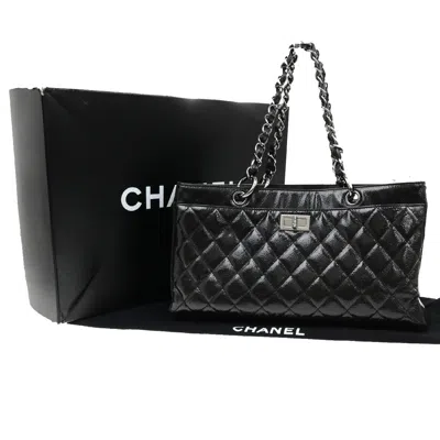 Pre-owned Chanel Reissue 2.55 Tote Quilted Patent Patent_leather Bag () In Black