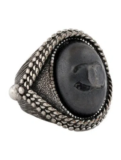 Pre-owned Chanel Resin Cc Cocktail Ring In Gray