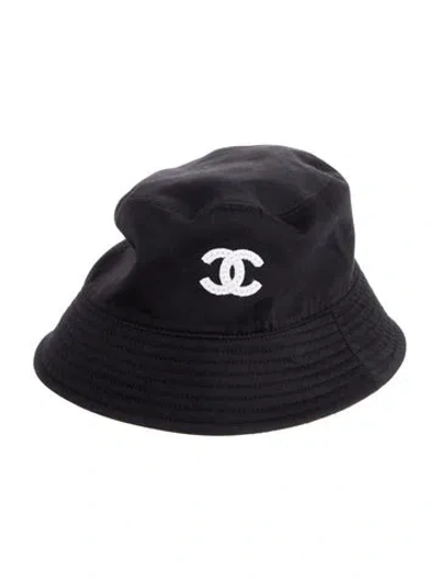 Pre-owned Chanel Reversible Cc Bucket Hat In Black/pink