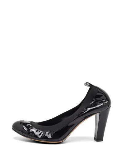 Pre-owned Chanel Round-toe Leather Pumps In Black