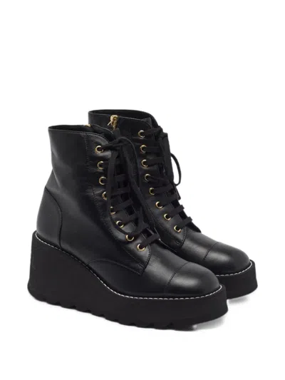 Pre-owned Chanel Round-toe Wedge Ankle Boots In 黑色