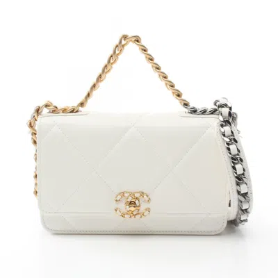 Pre-owned Chanel Shoulder Bag () In White