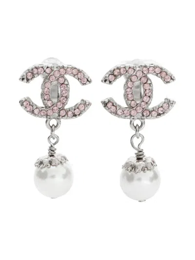 Pre-owned Chanel Signature Interlocking Cc Logo Faux Pearls Clip-on Earrings In Silver