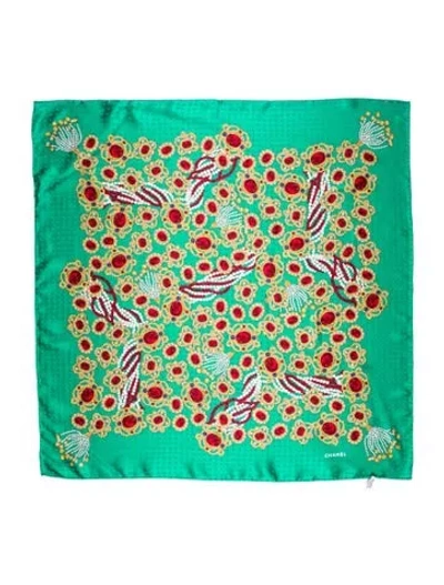 Pre-owned Chanel Silk Vintage Scarf In Green