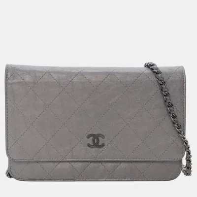 Pre-owned Chanel Silver Cc Quilted Aged Calfskin Wallet On Chain