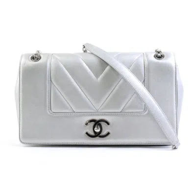 Pre-owned Chanel Silver Leather Metal Shoulder Bag ()