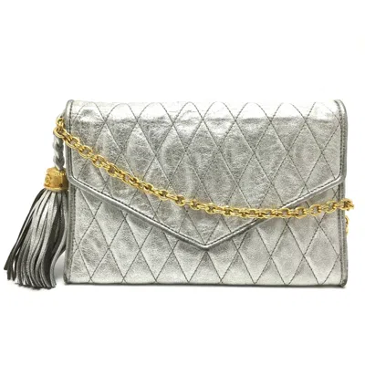 Pre-owned Chanel Silver Leather Shoulder Bag ()