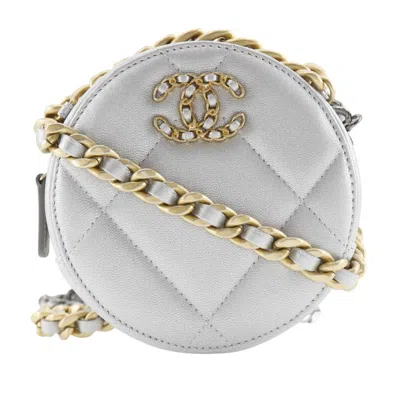 Pre-owned Chanel Silver Leather Shoulder Bag ()