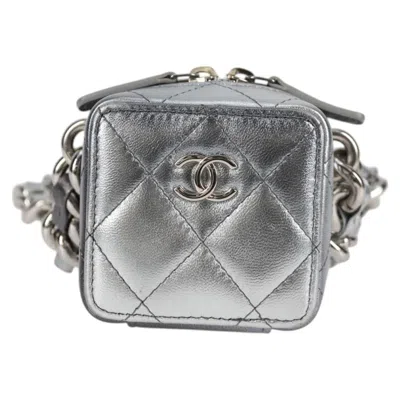 Pre-owned Chanel Silver Leather Shoulder Bag ()