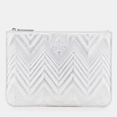 Pre-owned Chanel Silver Medium Metallic Chevron Calfskin O Case Clutch