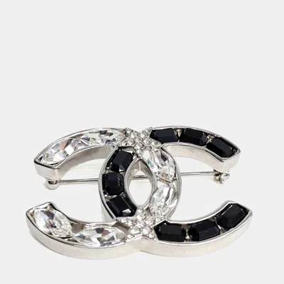 Pre-owned Chanel Silver Plated Metal Logo Brooch In Multi