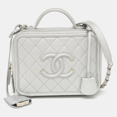 Pre-owned Chanel Silver Quilted Caviar Leather Medium Cc Filigree Vanity Case Bag