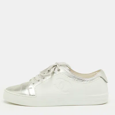 Pre-owned Chanel Silver/white Leather And Rubber Cc Low Top Sneakers Size 36.5