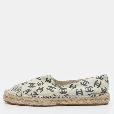 Pre-owned Chanel Size 38 Cream/black Leather Cc Printed Espadrilles In White