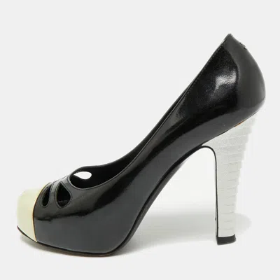 Pre-owned Chanel Size 38.5 Black/cream Patent Leather Cap Toe Cc Block Heel Pumps